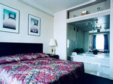 Ramada Downtown Hotel 3*